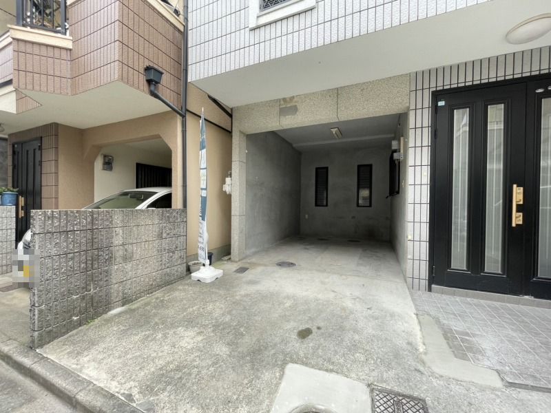 Renovated 4LDK House for Sale in Higashiosaka, Osaka - Thumbnail 2