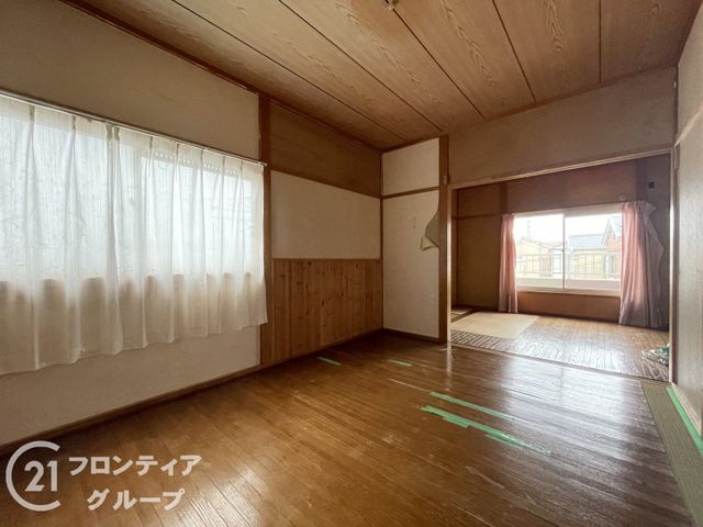 4DK Detached House for Sale in Hirakata, Osaka - Near Schools & Station - Thumbnail 4