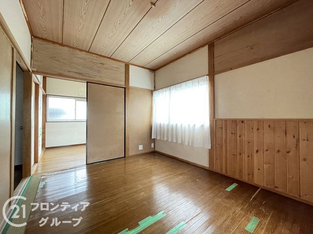 4DK Detached House for Sale in Hirakata, Osaka - Near Schools & Station - Thumbnail 3