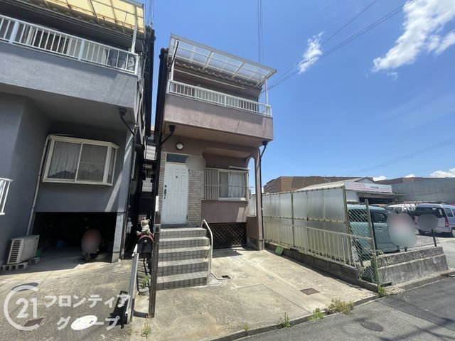 4DK Detached House for Sale in Hirakata, Osaka - Near Schools & Station - Thumbnail 2