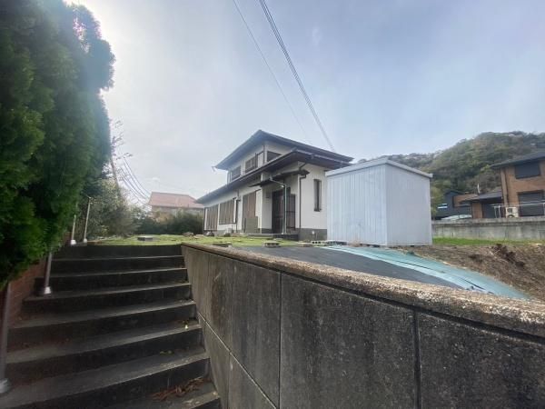 8SLDK House on Large Corner Lot in Wakayama City - Thumbnail 2