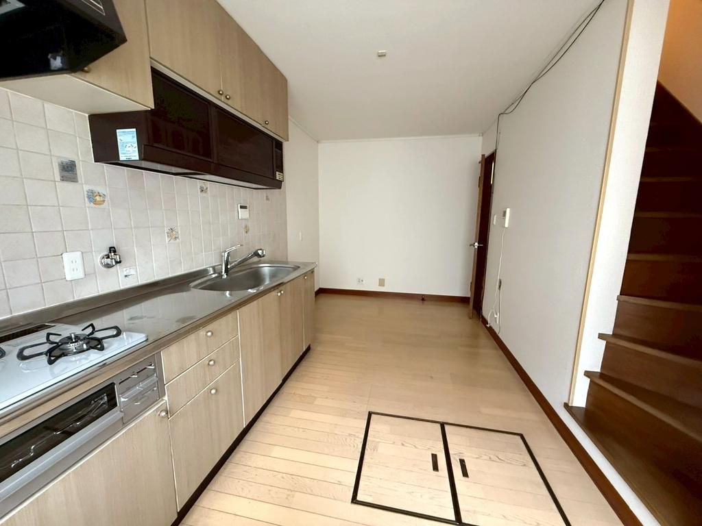 Renovated 4DK House with Garage near Kawachi Hanazono Station, Osaka - Thumbnail 2