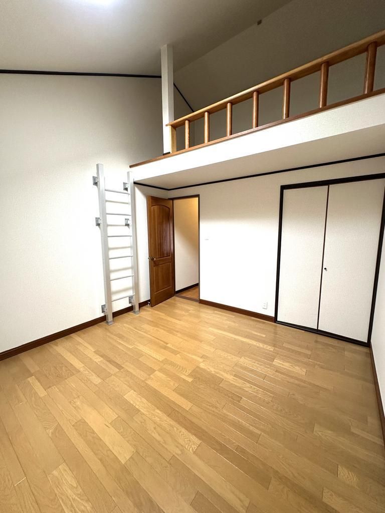 Renovated 4DK House with Garage near Kawachi Hanazono Station, Osaka - Thumbnail 3