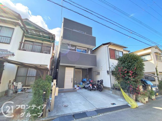Modern 3LDK House for Sale in Sakai, Osaka - Built 2017 - Thumbnail 2