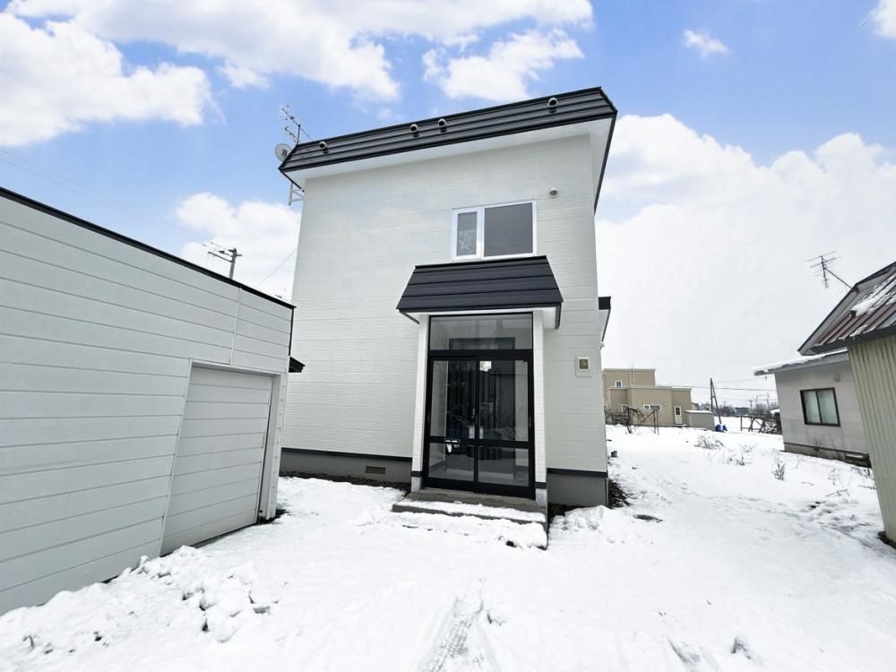 Renovated 3LDK Corner Lot House for Sale in Nayoro, Hokkaido - Thumbnail 2