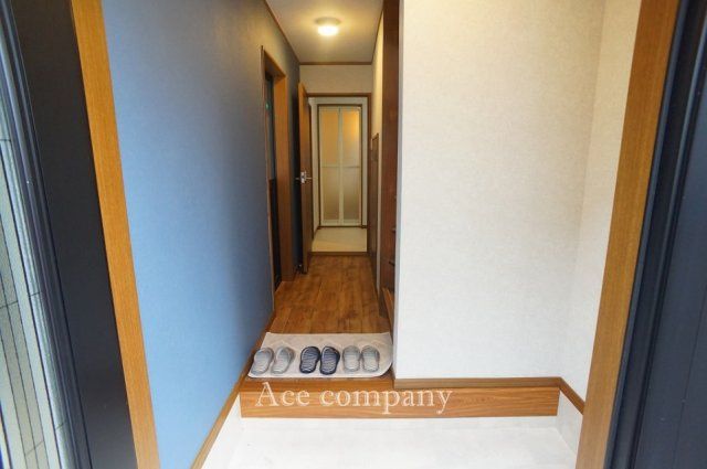 Renovated 4LDK House with Garage near Tokuan Station, Higashiosaka - Thumbnail 4
