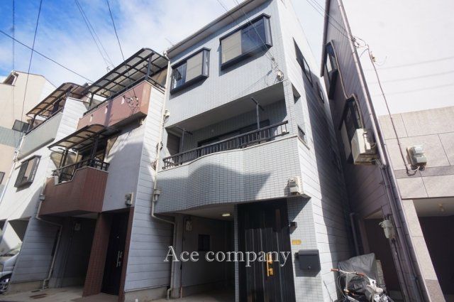 Renovated 4LDK House with Garage near Tokuan Station, Higashiosaka - Thumbnail 2