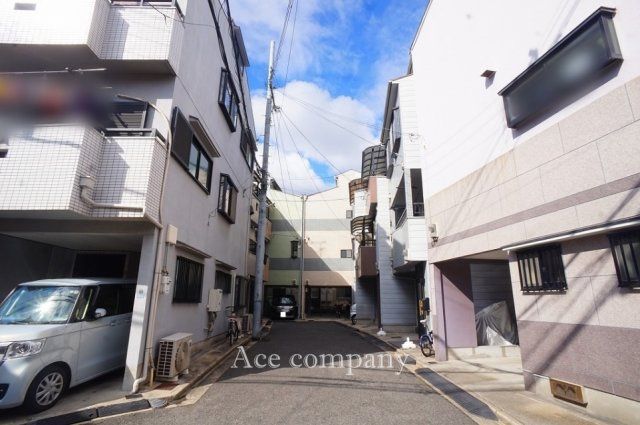 Renovated 4LDK House with Garage near Tokuan Station, Higashiosaka - Thumbnail 3