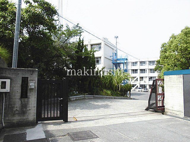 4LDK Detached House with Solar Panels in Habikino, Osaka - Thumbnail 2