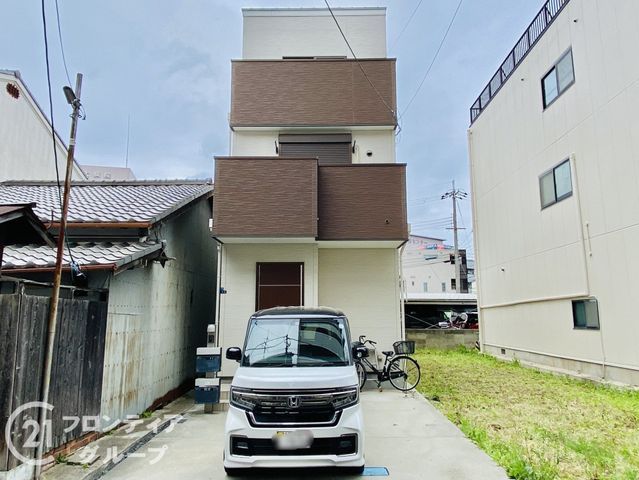 3LDK House for Sale in Moriguchi, Osaka near Takii Station - Thumbnail 2