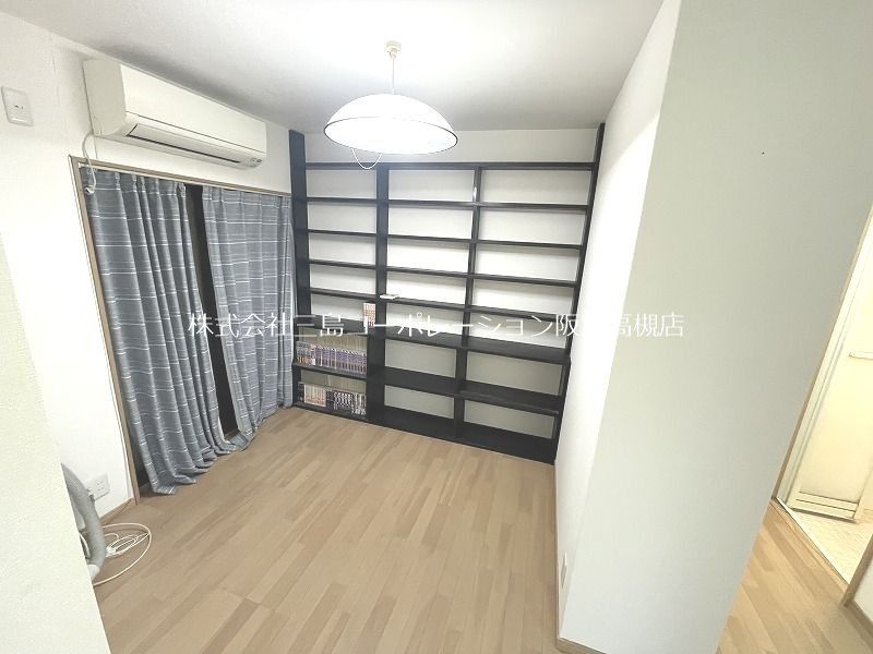 Renovated 1LDK Terrace House for Sale in Takatsuki, Osaka - Thumbnail 3