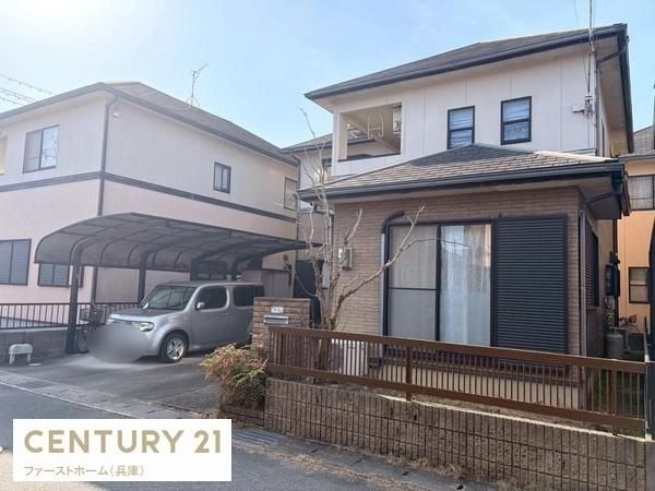 3SLDK House in Himeji with Carport and Modern Kitchen - Thumbnail 2
