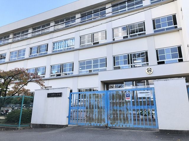 4DK Used House in Daito City, Osaka - 79.60 sqm - Thumbnail 4
