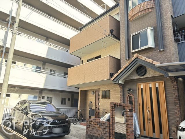 3LDK Detached House for Sale in Kadoma, Osaka - 5 Min Walk to Station - Thumbnail 2