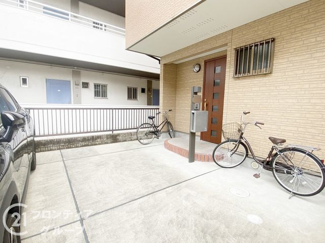 3LDK Detached House for Sale in Kadoma, Osaka - 5 Min Walk to Station - Thumbnail 4