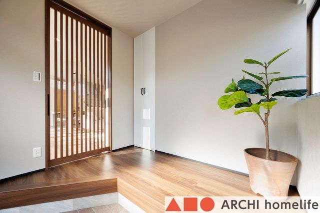 Renovated 3LDK House in Himeji with 1st Floor Living - Thumbnail 2