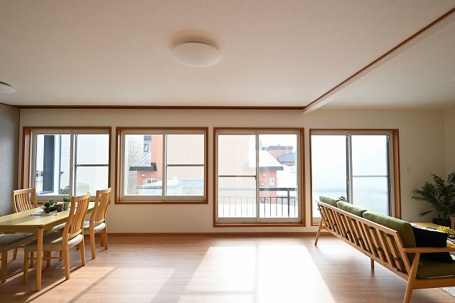 3-Story Corner Lot House with Large Garage in Ebetsu, Hokkaido - Thumbnail 3