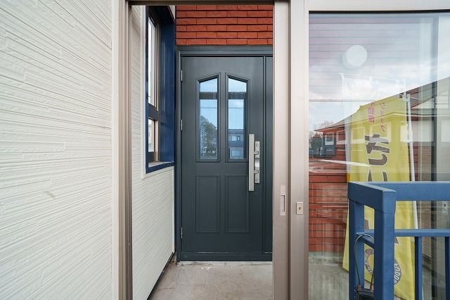 3-Story Corner Lot House with Large Garage in Ebetsu, Hokkaido - Thumbnail 2