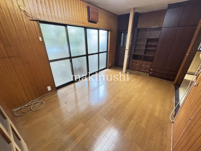 5LDK Corner House for Sale in Matsubara, Osaka - Near Kawahari-Matsubara Station - Thumbnail 3