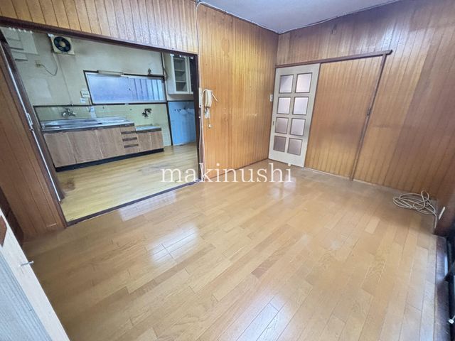 5LDK Corner House for Sale in Matsubara, Osaka - Near Kawahari-Matsubara Station - Thumbnail 4
