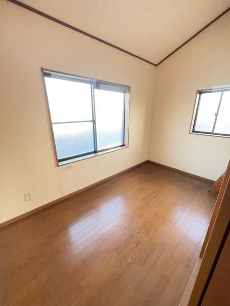 3-Story 4LDK House for Sale in Matsubara, Osaka - Thumbnail 4