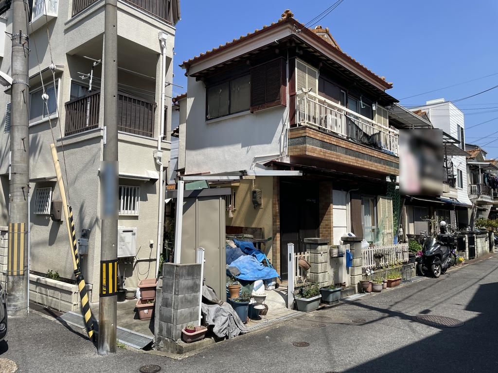 Neyagawa City 4DK House for Sale Near Kōrien Station - Thumbnail 2