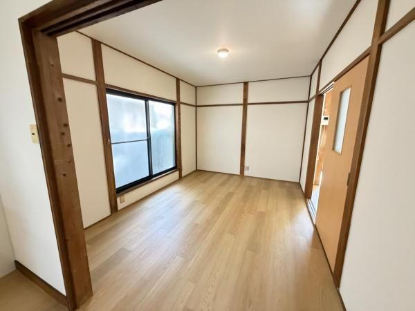 4LDK Detached House for Sale in Hirakata, Osaka - Thumbnail 2