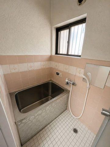 4LDK Used House in Nishinari, Osaka - 91.55m² - ¥22M — Bathroom, Nishinari, Osaka
