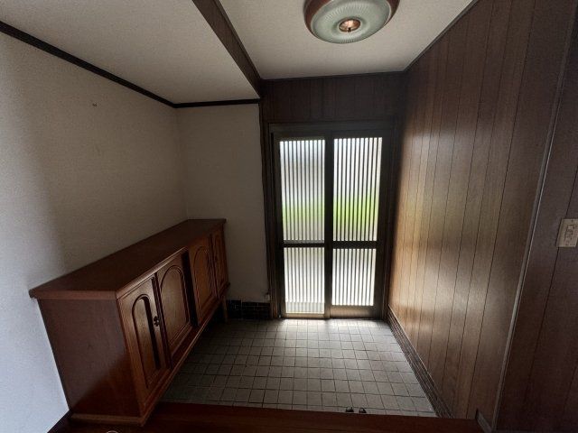 5LDK House for Sale in Himeji, Hyogo - Spacious Garden, All-Electric - Thumbnail 3