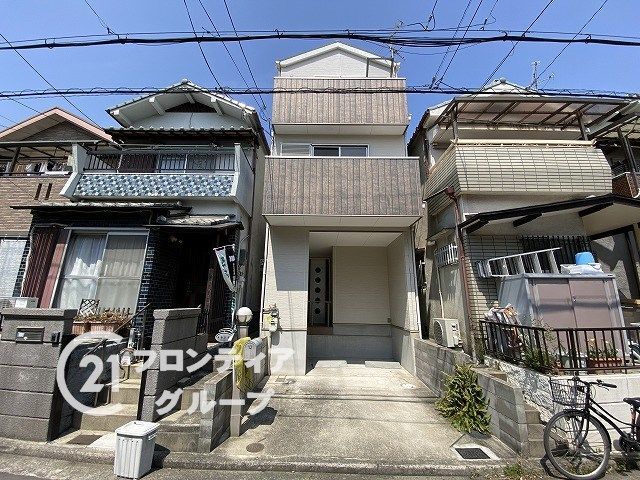 3-Story Wooden House for Sale in Sakai, Osaka - 2SLDK - Image 1