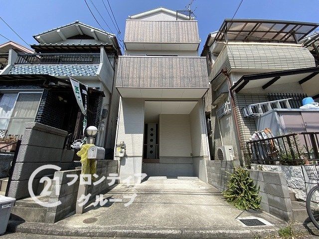 3-Story Wooden House for Sale in Sakai, Osaka - 2SLDK - Thumbnail 2