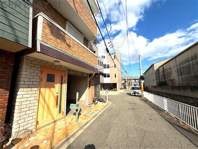 3LDK Detached House for Sale in Amagasaki, Hyogo | Near Sonoda Station - Thumbnail 2