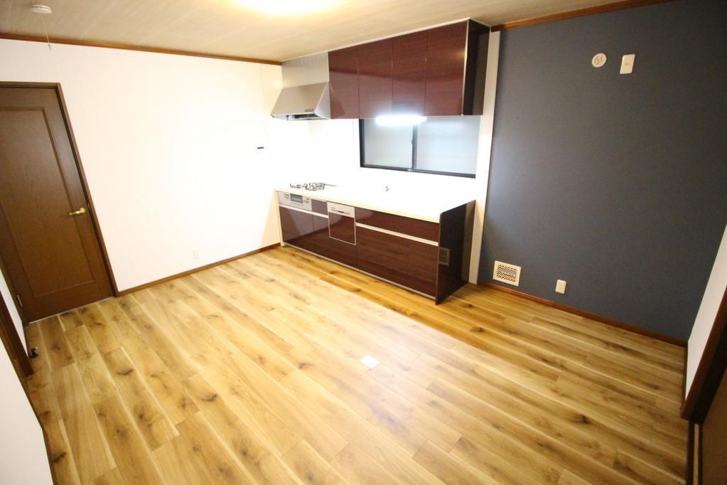5DK House for Sale in Minato Ward, Osaka - 115.78 sqm - Thumbnail 2