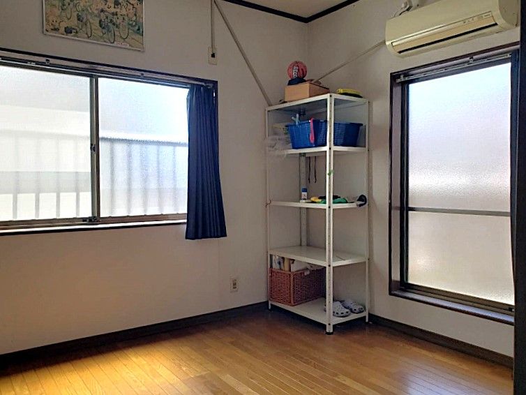Corner Lot Home with Electric Garage in Shijonawate, Osaka - Thumbnail 4