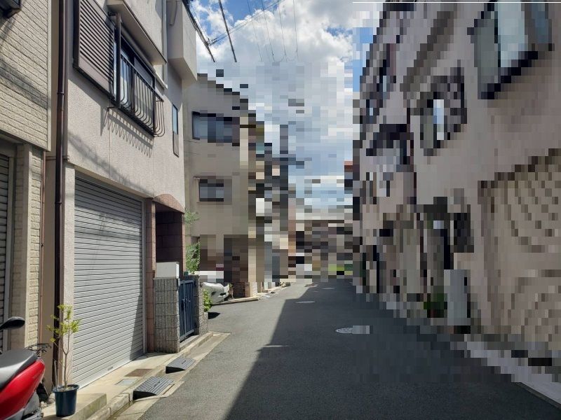 Corner Lot Home with Electric Garage in Shijonawate, Osaka - Thumbnail 2
