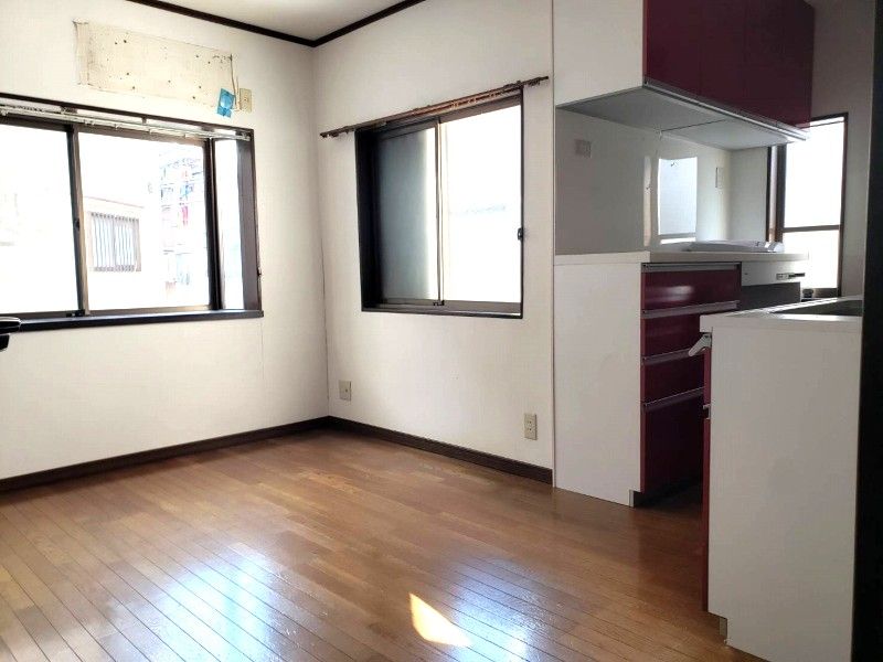 Corner Lot Home with Electric Garage in Shijonawate, Osaka - Thumbnail 3