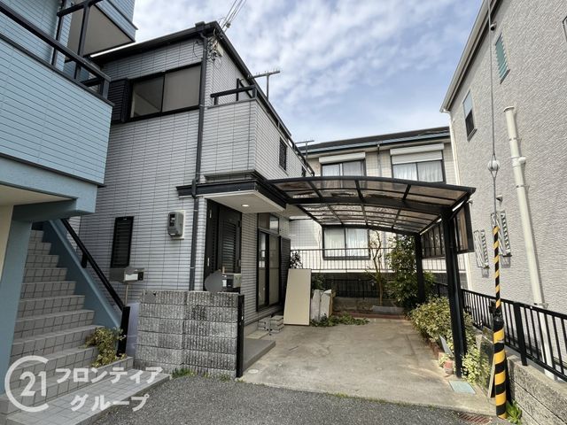 3LDK Townhouse for Sale in Itami, Hyogo Prefecture - Thumbnail 2