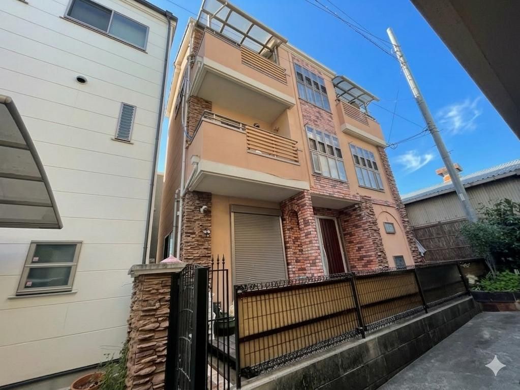 3LDK House for Sale in Ikuno-ku, Osaka - 119 sqm - Thumbnail 2