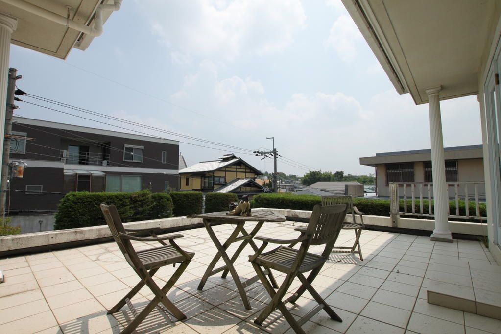 5SLDK RC Home with Large Garden & Balcony in Toyonaka, Osaka - Thumbnail 2