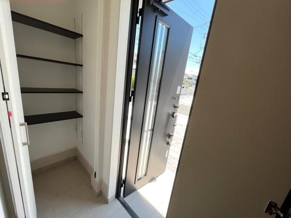 Modern 4LDK House Near Shinge Station, Sennan City, Osaka - Thumbnail 2