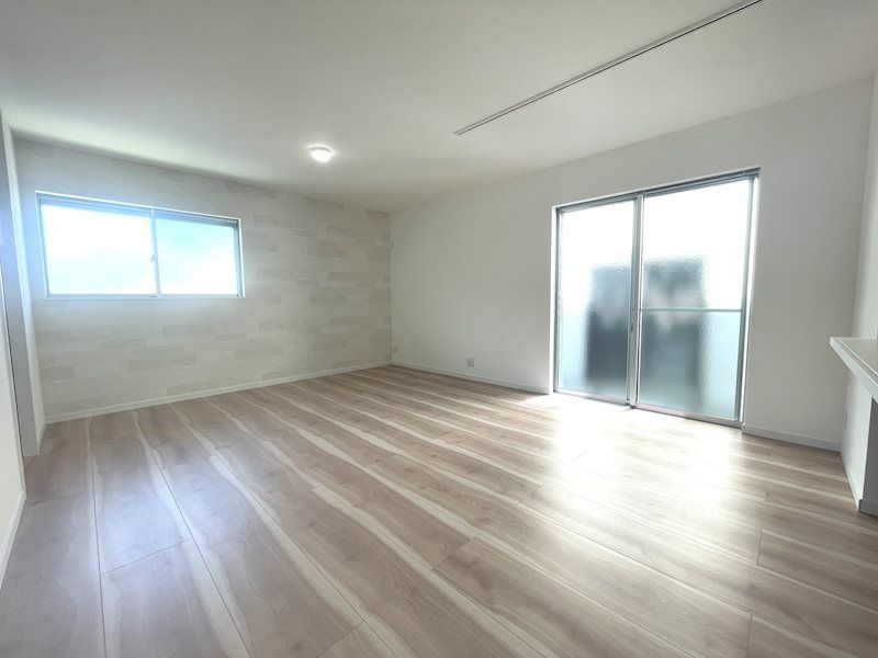 Modern 4LDK Detached House for Sale in Katano City, Osaka - Thumbnail 3