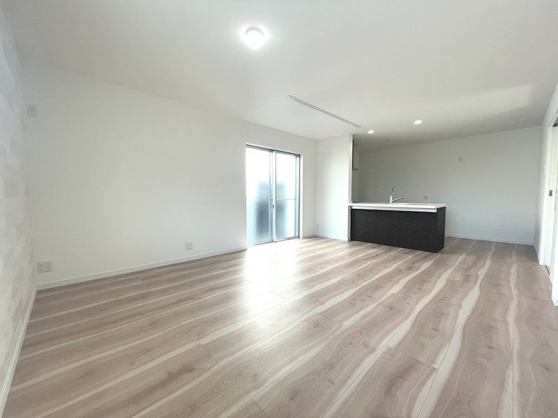 Modern 4LDK Detached House for Sale in Katano City, Osaka - Thumbnail 2