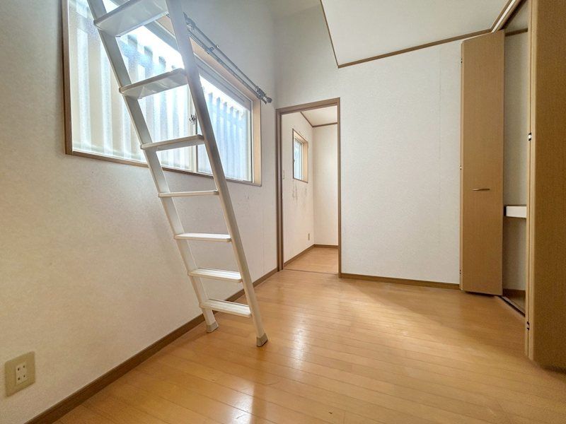 Loft House with Open Terrace for Sale in Neyagawa, Osaka - Thumbnail 3
