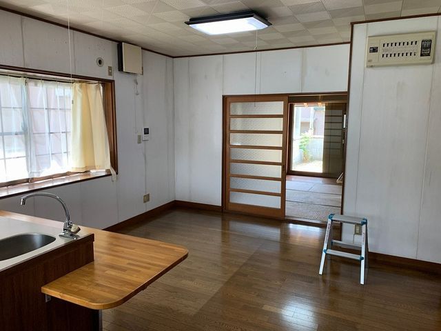 8LDK Spacious Detached House with Parking for 3 in Himeji - Thumbnail 4