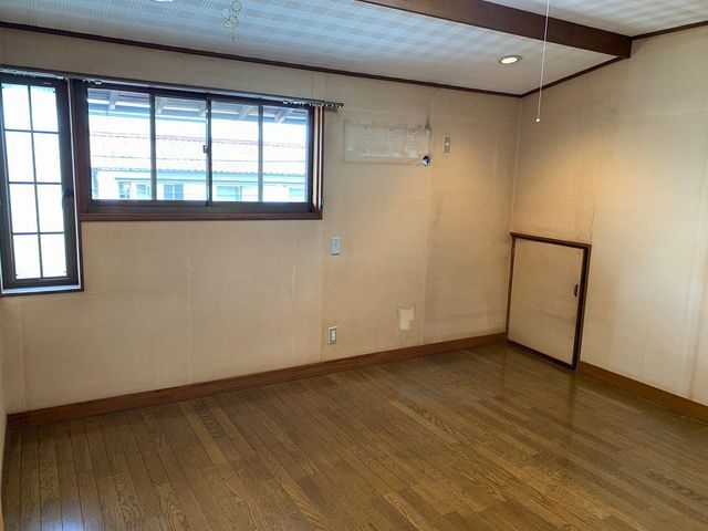 8LDK Spacious Detached House with Parking for 3 in Himeji - Thumbnail 3