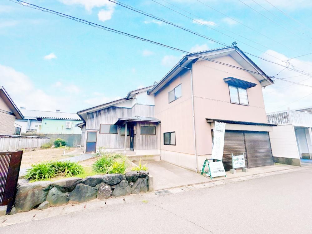 Renovated 5LDK House with 3-Car Parking in Sakai, Fukui - Image 1