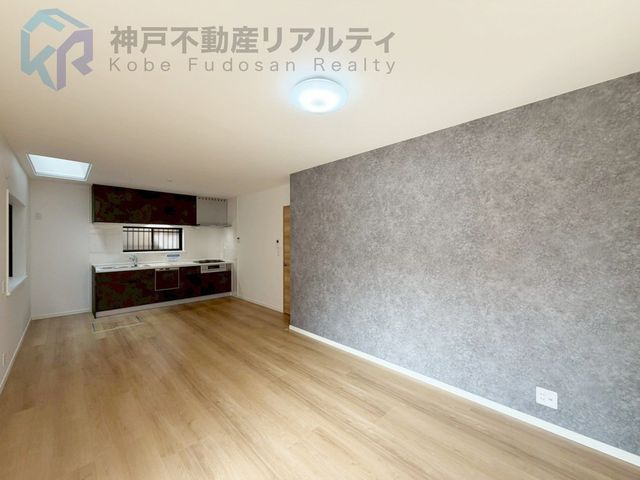 Renovated 3LDK House for Sale Near Kusshigawa Station, Nishinomiya - Thumbnail 2