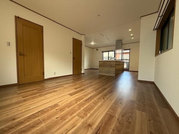 Renovated 4SLDK House in Tsurumi-ku, Osaka | 121.26 sqm - Thumbnail 2