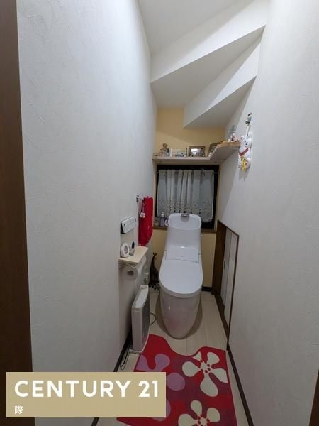 Renovated 4LDK House Near Kiwa Station in Wakayama City - Thumbnail 4