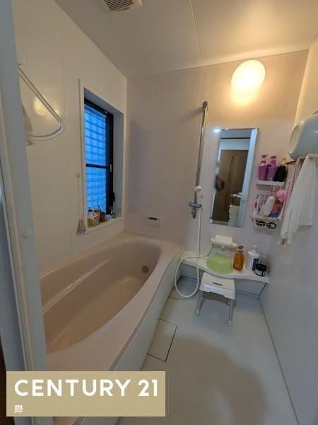 Renovated 4LDK House Near Kiwa Station in Wakayama City - Thumbnail 3